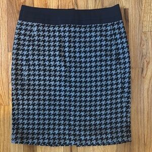 DKNY Wool Houndstooth Knee Length Pencil Skirt Sz 10 Black Grey Office Boardroom